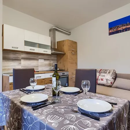 Apartment Apartment Mark *